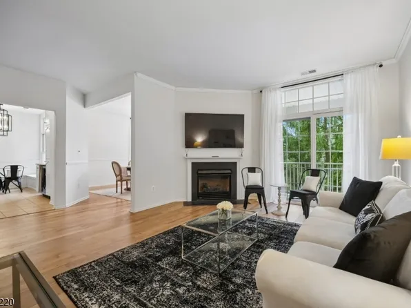 621 Binghampton Ln, Livingston, NJ 07039