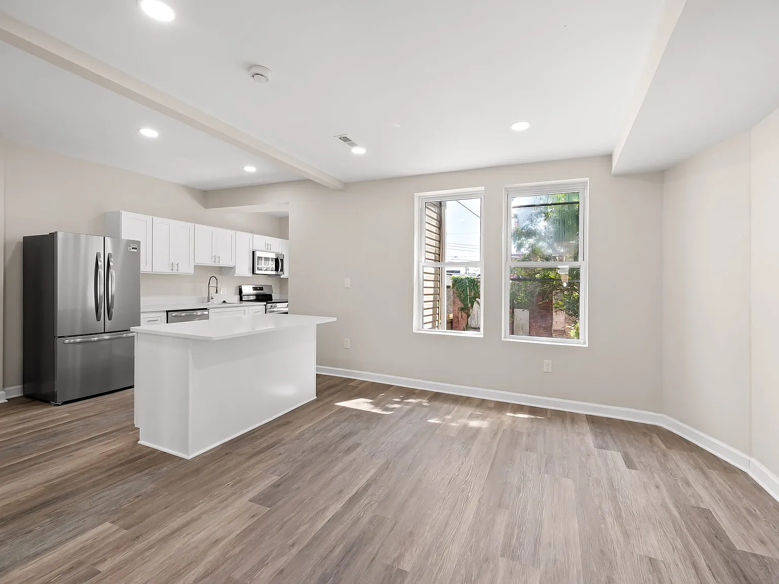 4 bed, 2500 sqft, $2,500 — Photo 1