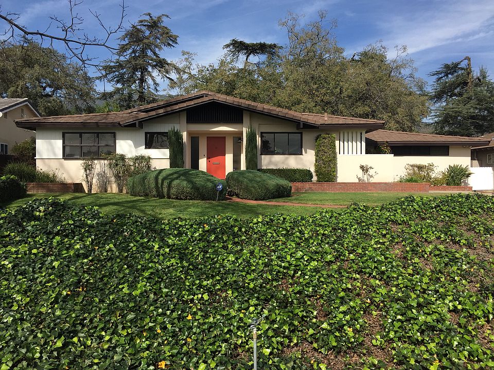 1st image of 439 Oxford Dr