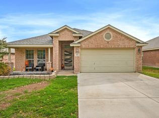 261 Spring Hollow Dr, Saginaw, TX 76131