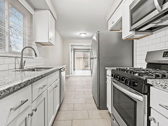 2nd image of 32325 Parkwood St