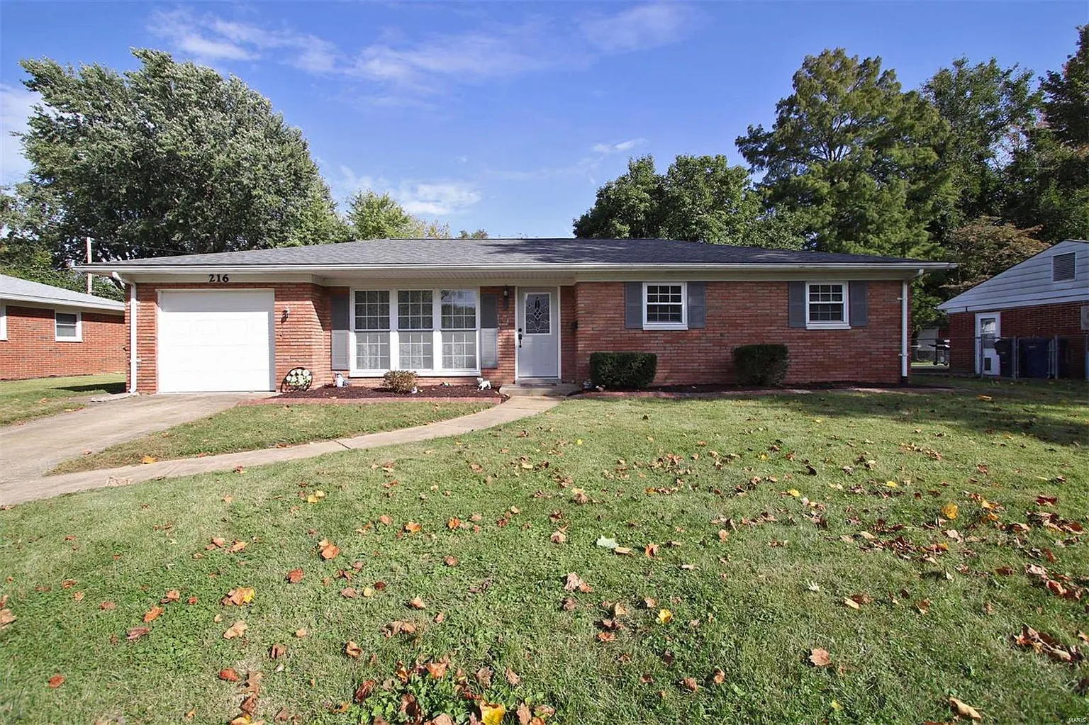 216 Chevy Chase Dr photo 1