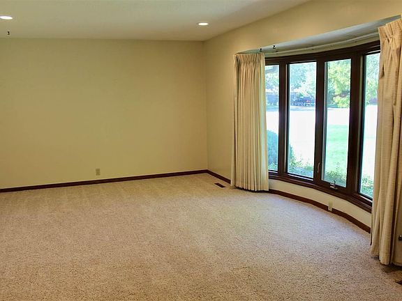 3rd image of 2702 Pama Lou Ave
