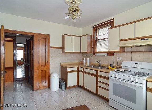 3rd image of 5121 W Wrightwood Ave