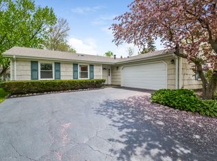 230 Ridgewood Ct, Lake Zurich, IL 60047