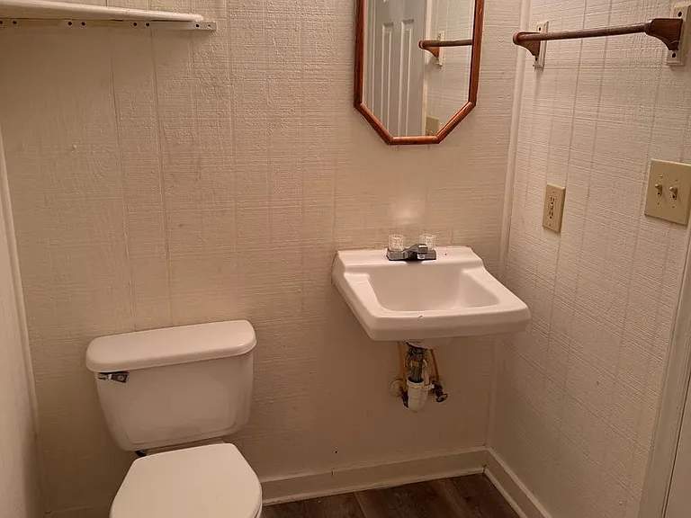 2218 Dixon St — Photo 9