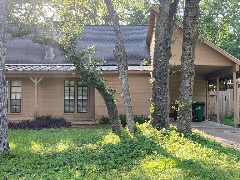 8004 Dowling Cv #B — Photo 1