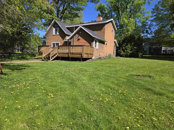 E8557 Weyauwega Rd, New London, WI 54961