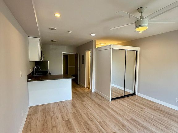 4th image of 39 20th Ave APT 5