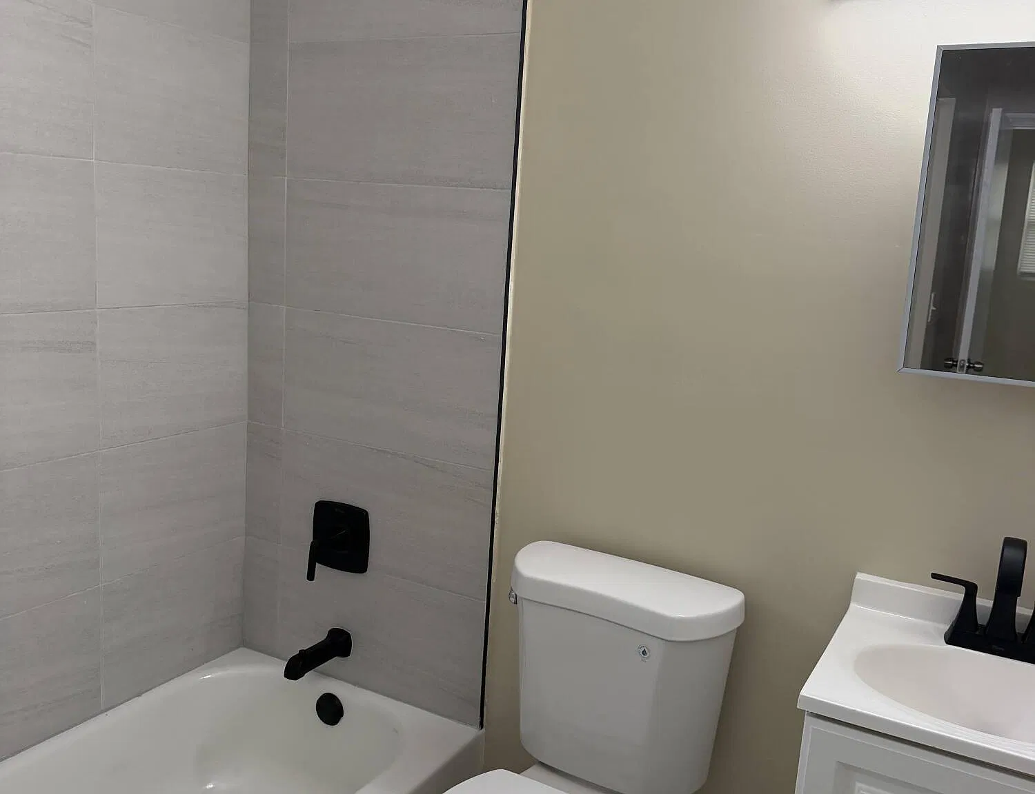 2 bed, 1.0 bath, 600 sqft, $2,395 — Photo 1