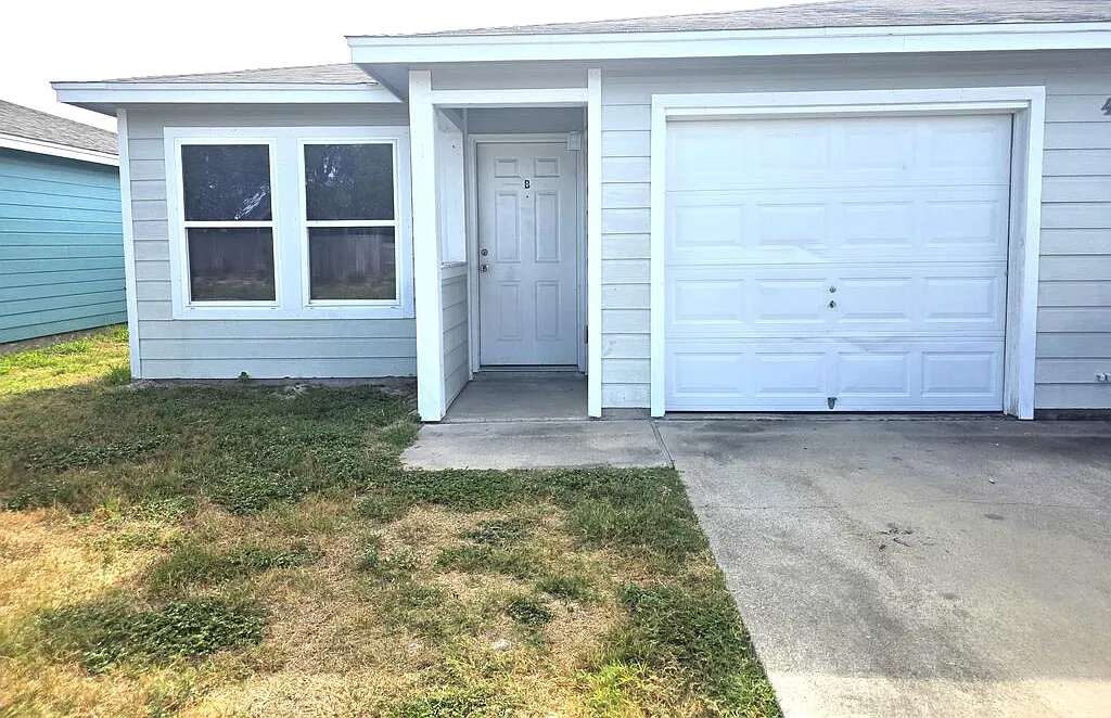 1210 Chaparral St — Photo 1