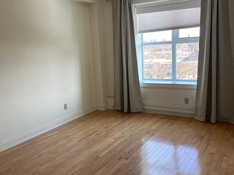 1425 Bayview Ave — Photo 32