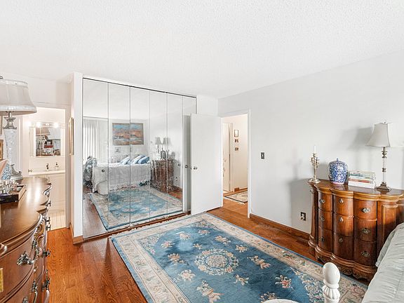 4th image of 2540 Shore Blvd APT 4D