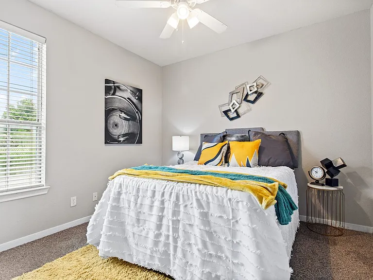 2406 S University Parks Dr — Photo 10