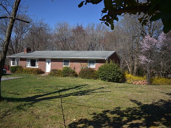 3rd image of 112 Walton Dr