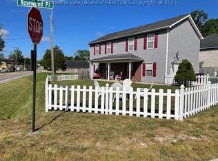 526 Rosewood Pl, Hurricane, WV 25526