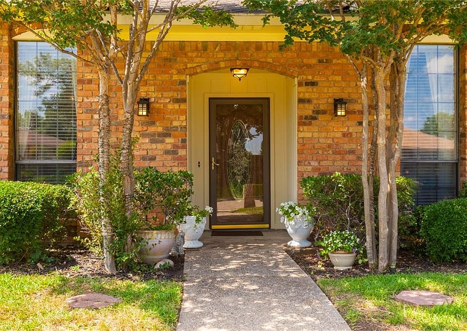 1st image of 427 Dinalynn Dr