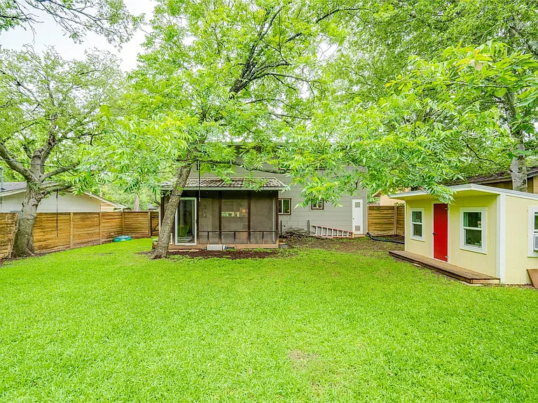406 Arbor Ln — Photo 32