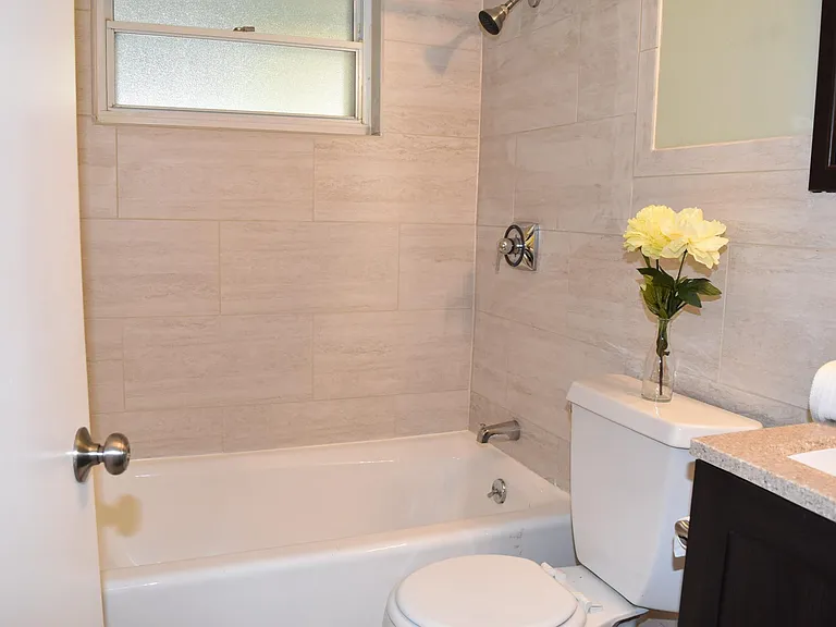 1462 Tallberry Dr — Photo 9