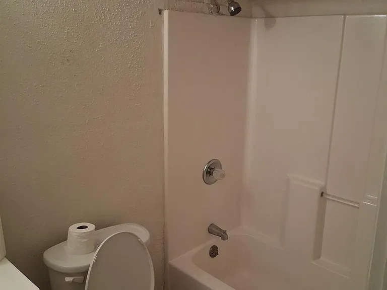 838 Mansfield St — Photo 9