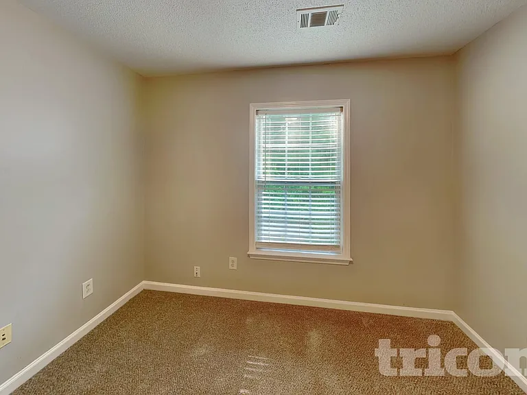 411 Yarrow Way — Photo 11