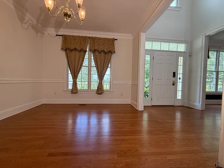 606 Winston Ln — Photo 13