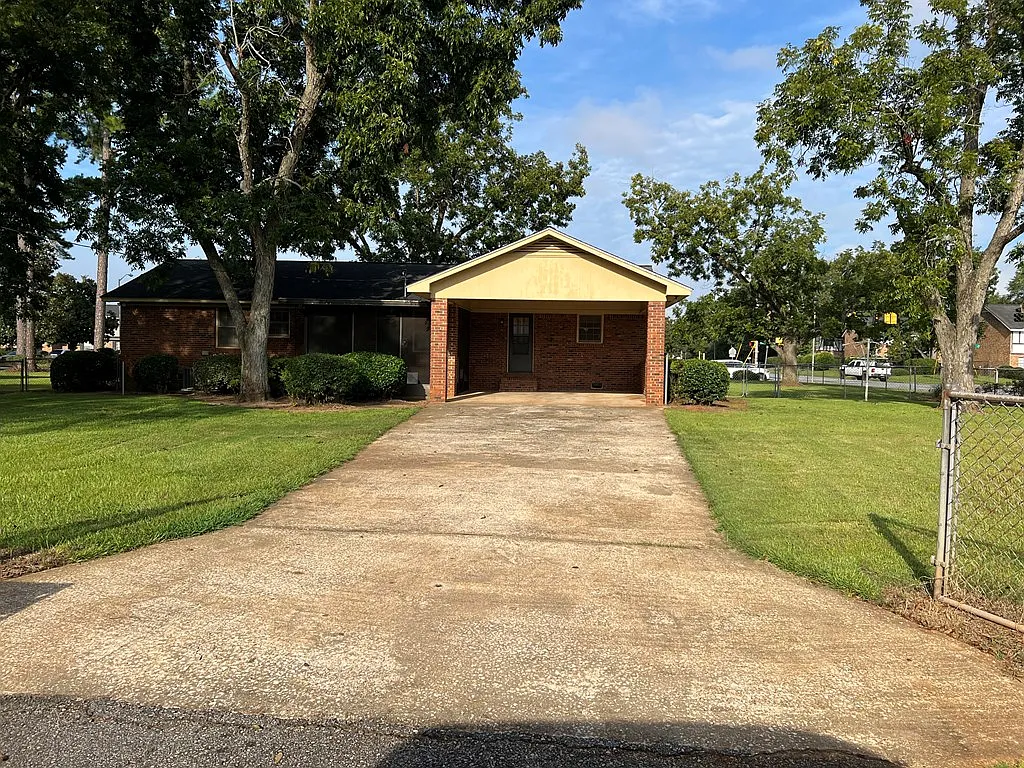 3 bed, 1630 sqft, $1,800 — Photo 2