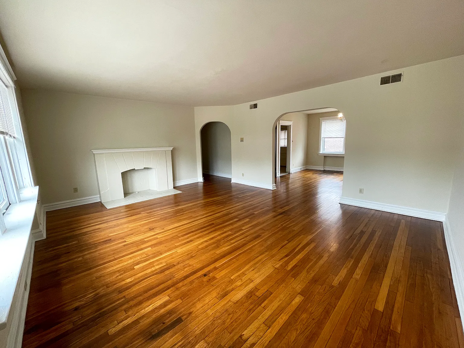 2 bed, 1150 sqft, $1,050 — Photo 2