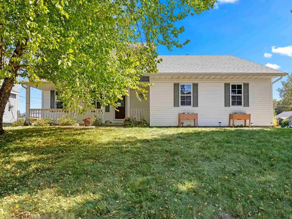 4022 S Paramount Rd, Bartonville, IL 61607