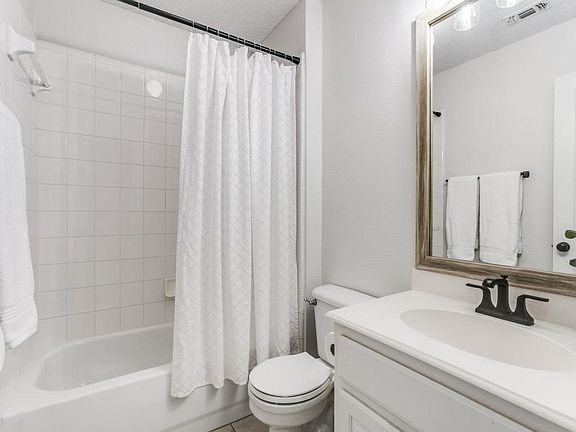 4th image of 207 Silver Oak Dr