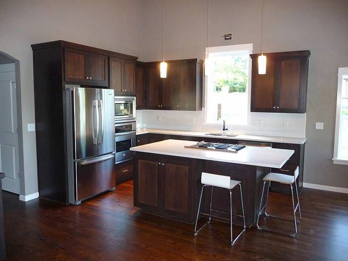 2nd image of 857 W 35th Pl