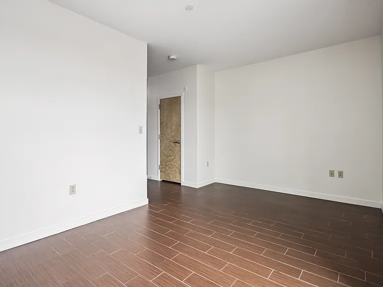 1032 Hope Street Apartments — Photo 10
