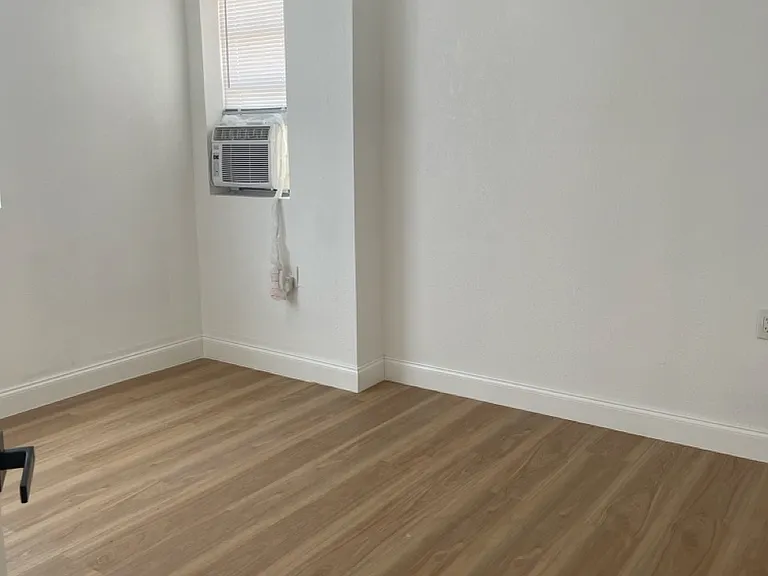 219 SW 21st Ave — Photo 13