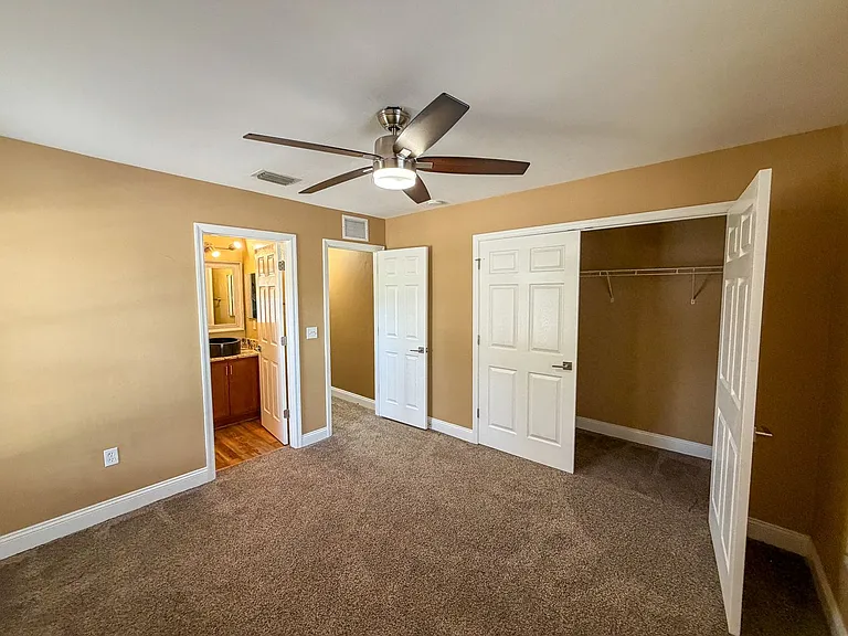 2915 SW 35th Pl #101 — Photo 17