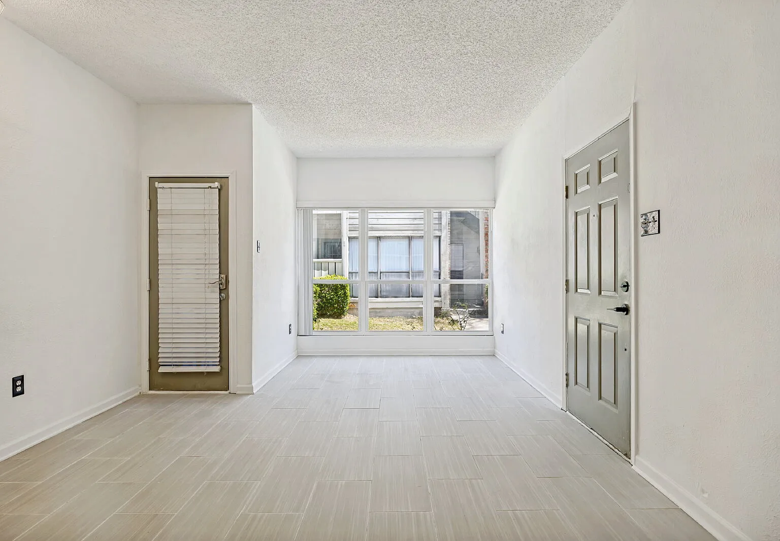 1 bed, 1.0 bath, 748 sqft, $1,100 — Photo 4