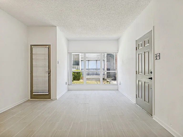 9254 Forest Ln #703 — Photo 4