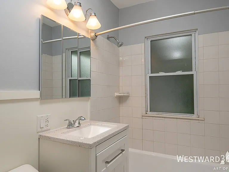 923 W Plainfield Rd — Photo 8