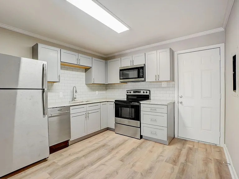 Gorgeously Renovated Apartments — Photo 34