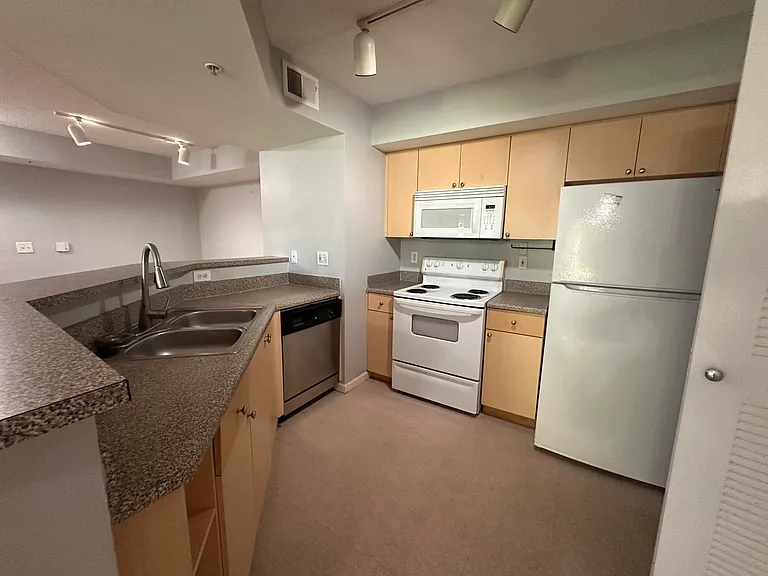 3628 NW Adriatic Ln — Photo 3