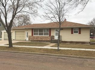 701 W Main St, Parkston, SD 57366