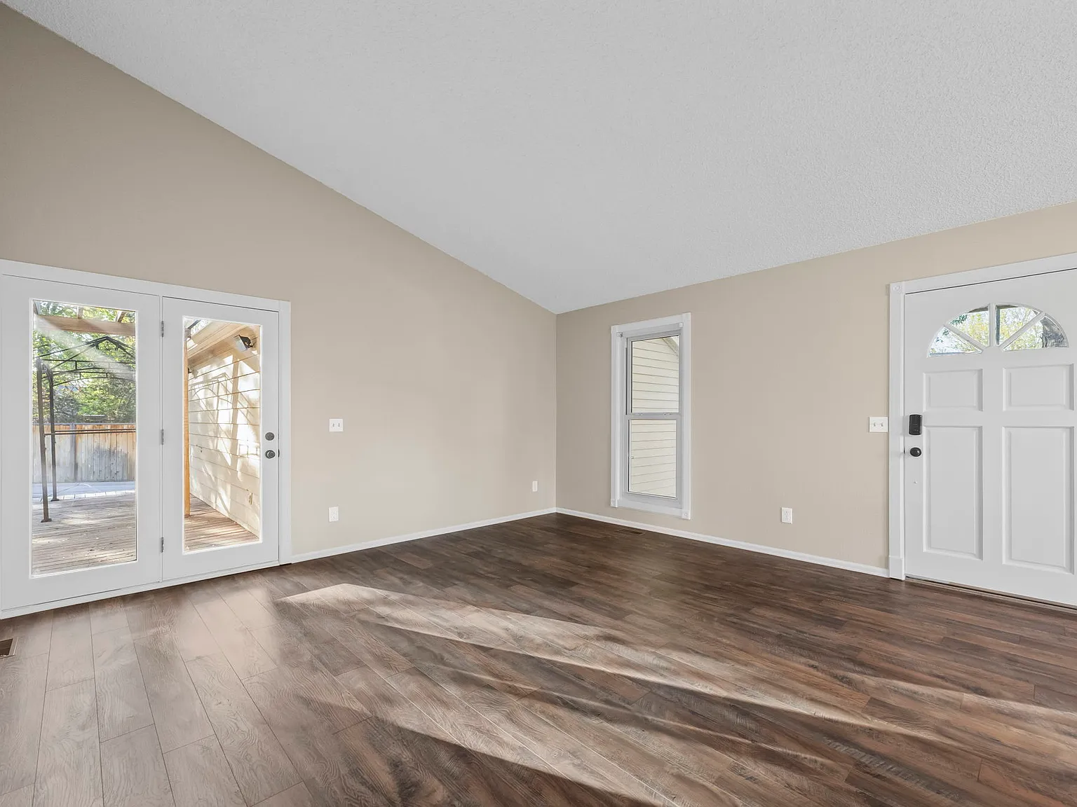 3 bed, 1872 sqft, $2,850 — Photo 3