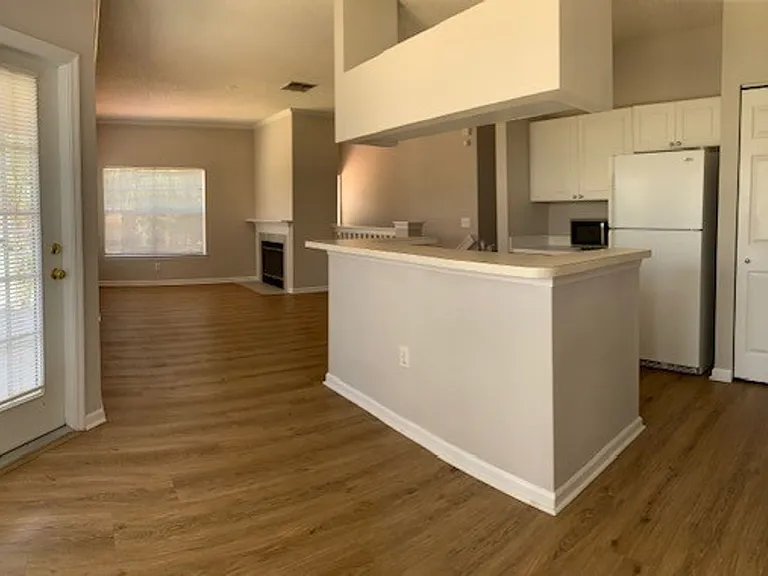 1821 Arbor Lakes Cir — Photo 8