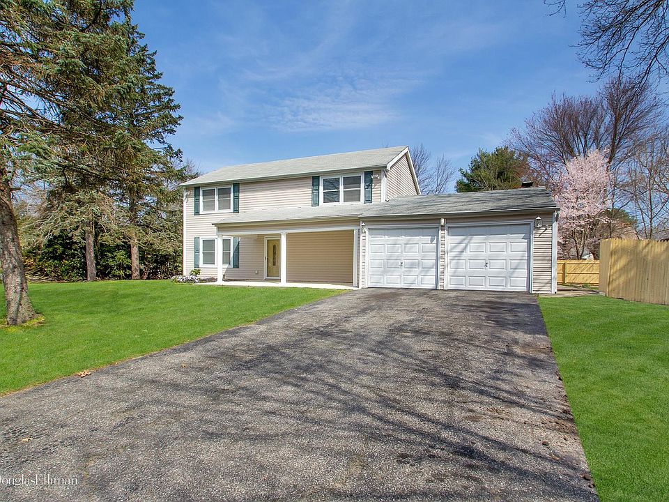 1st image of 60 Bonnie Ln