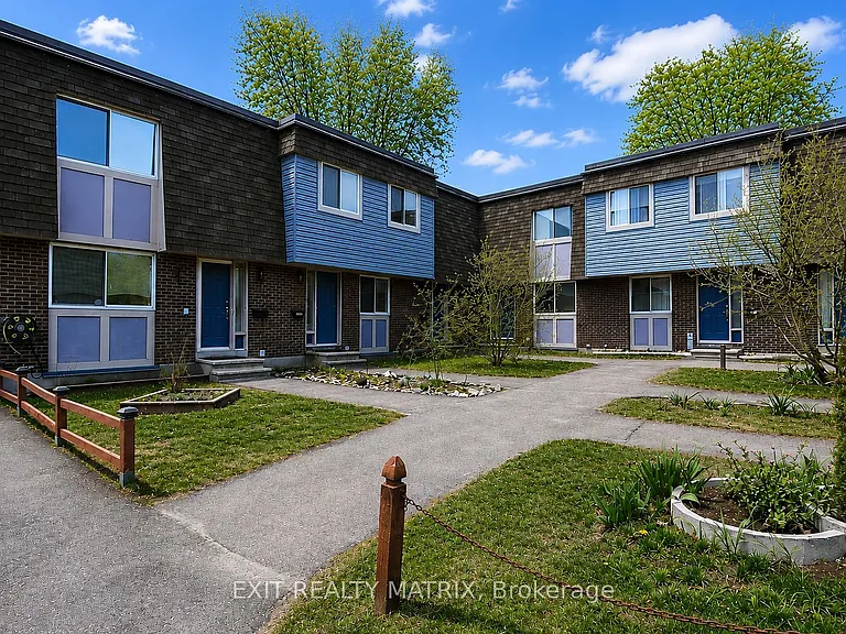 2988 Fairlea Cres — Photo 2