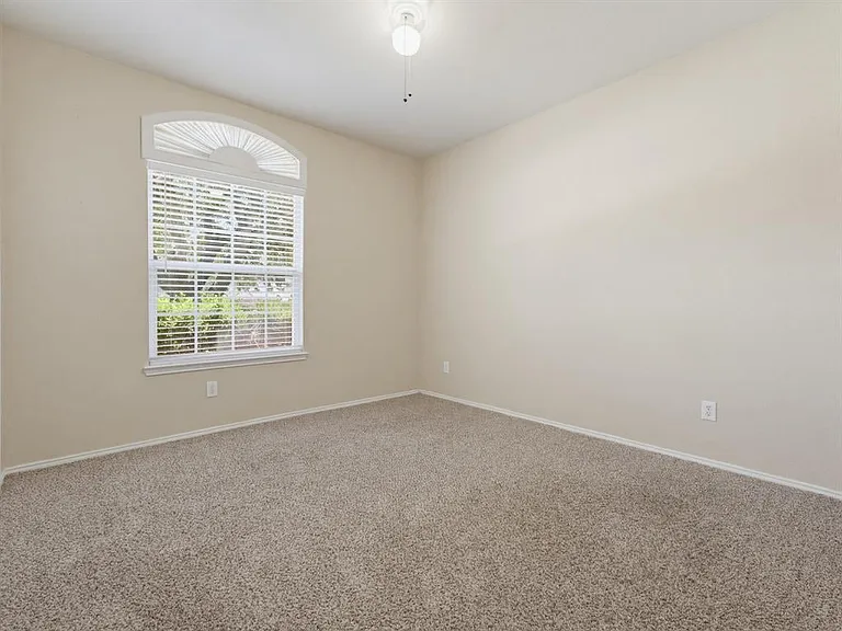 4105 Capstone Dr — Photo 30