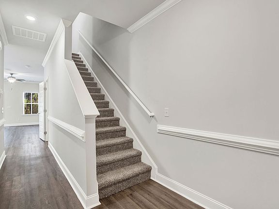 5th image of 77 Dorsey Dr
