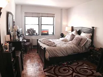 Rented by R New York