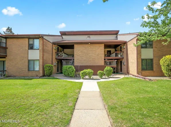 35 Amberly Drive #E, Manalapan, NJ 07726