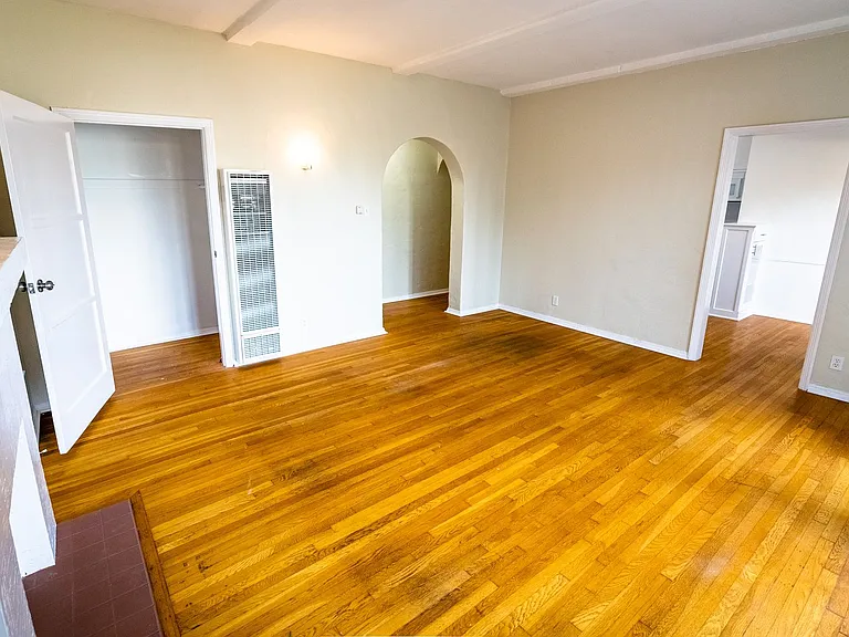 147 North Hamilton Drive — Photo 22