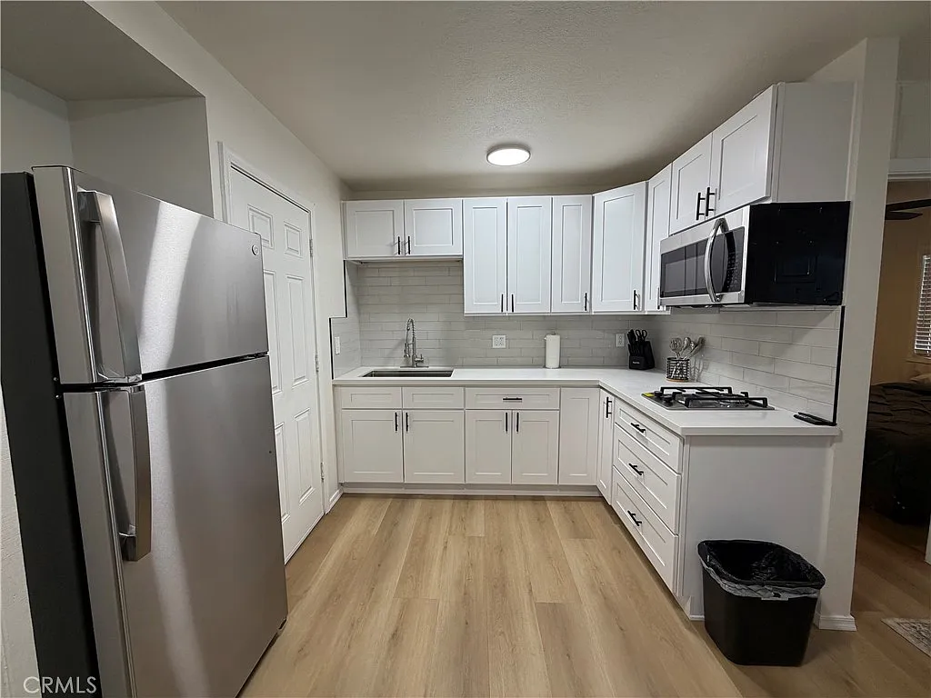 1 bed, 400 sqft, $1,600 — Photo 2